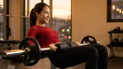 Unohda pelkkä kyykky: 4 tehokasta liikettä pakaroille ja takaketjulle