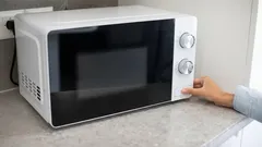 Yksi yleinen virhe, jonka lähes kaikki tekevät, voi milloin tahansa rikkoa mikroaaltouunisi.